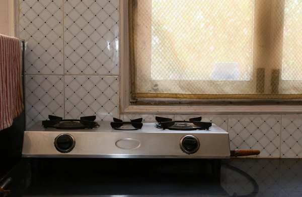 How Can You Successfully Renovate a Home in the UK?