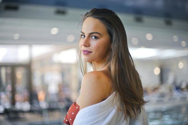 How can you design a garden that conserves water in the UK?